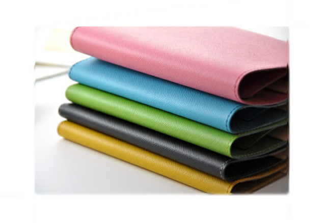 アノネイ社の革を使ったブックカバー